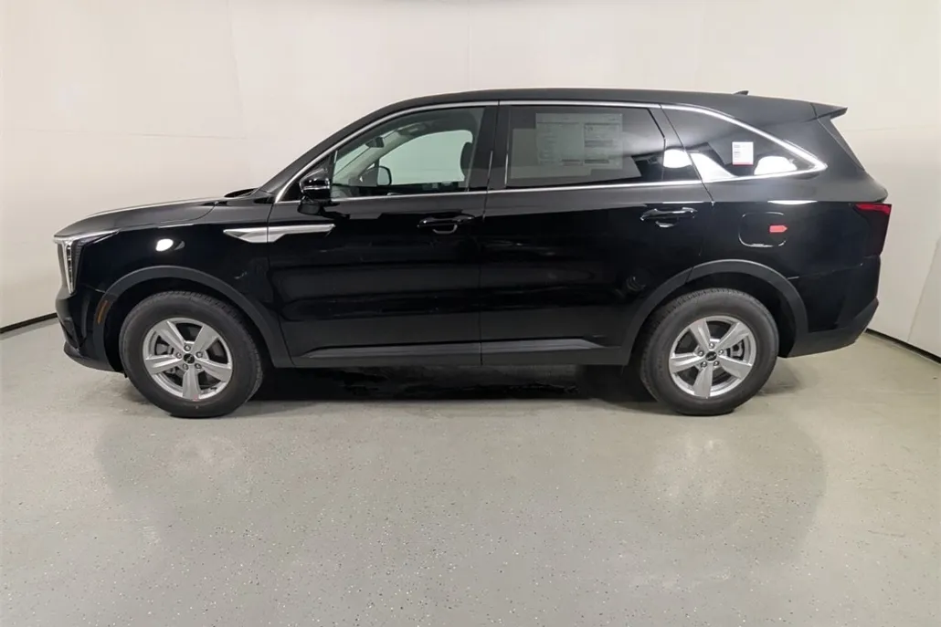 2026 Kia Sorento LX photo 1