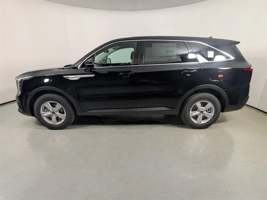 2026 Kia Sorento LX photo 1
