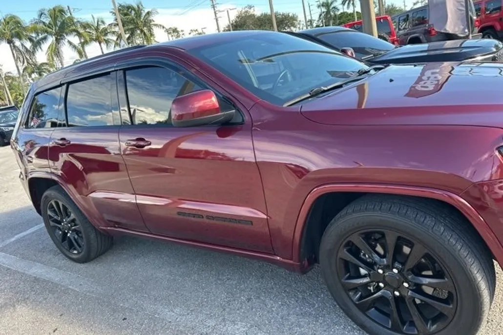 2018 Jeep Grand Cherokee Altitude photo 1