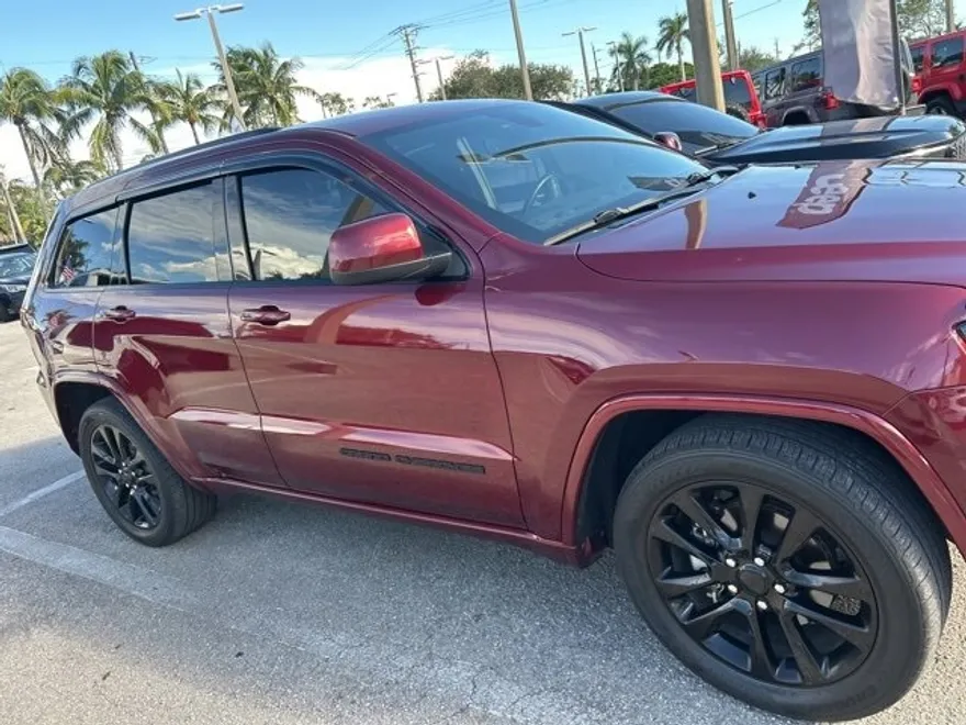 2018 Jeep Grand Cherokee Altitude photo 1