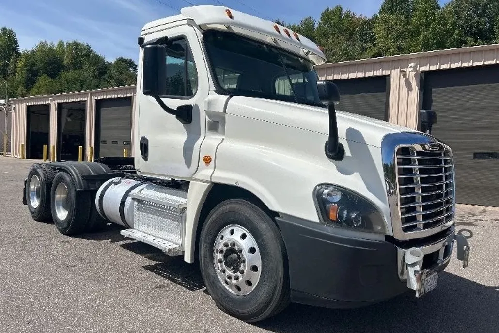 2017 Freightliner Cascadia 125" Sleeper Cab photo 1