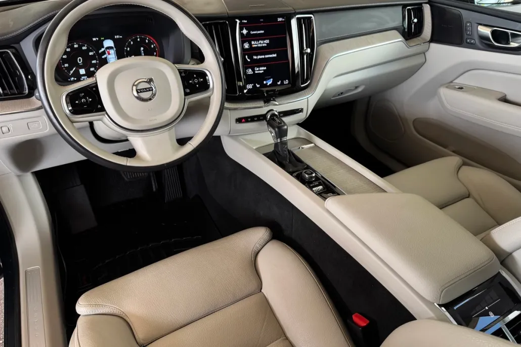 2020 Volvo XC60 T5 Inscription photo 1
