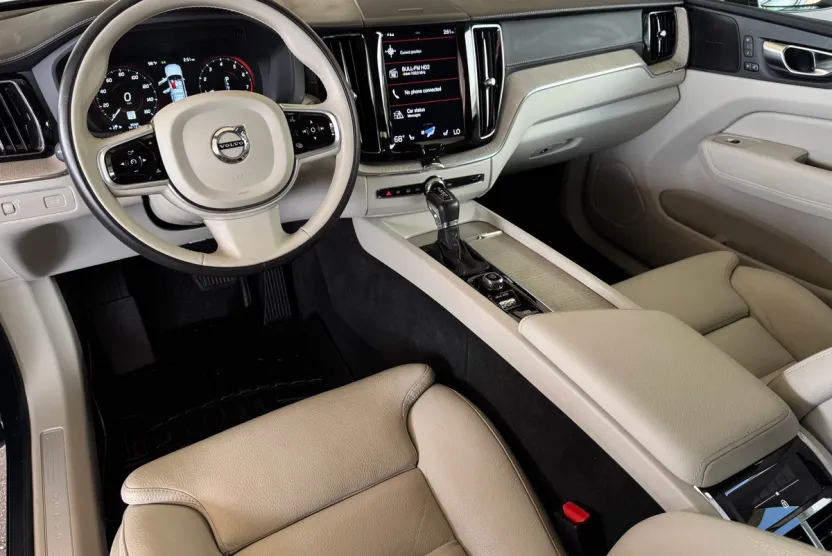 2020 Volvo XC60 T5 Inscription photo 1