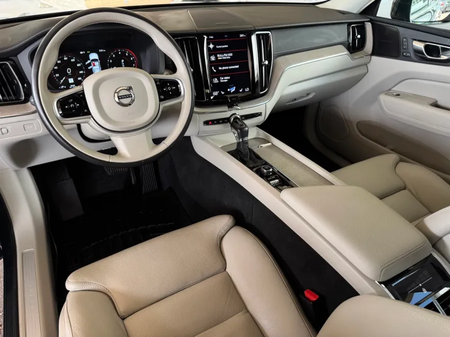 2020 Volvo XC60 T5 Inscription photo 1