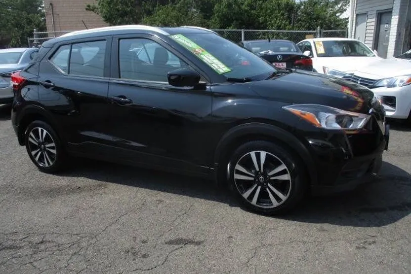 2020 Nissan Kicks SV photo 1
