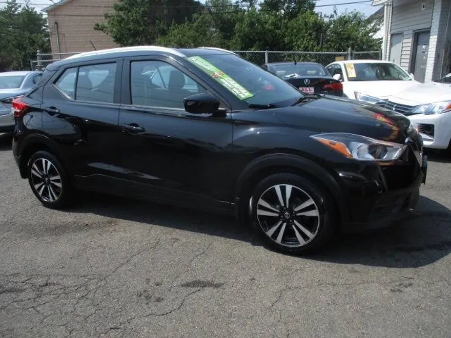 2020 Nissan Kicks SV photo 1