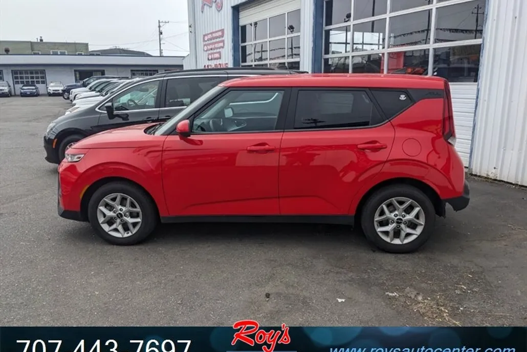 2022 Kia Soul LX photo 1