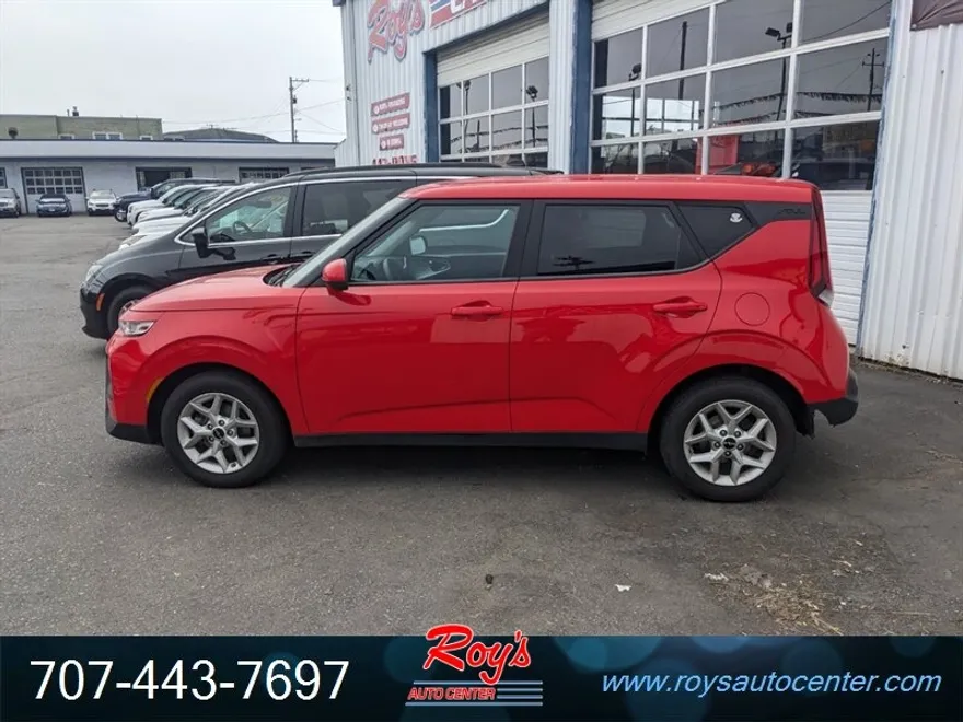 2022 Kia Soul LX photo 1