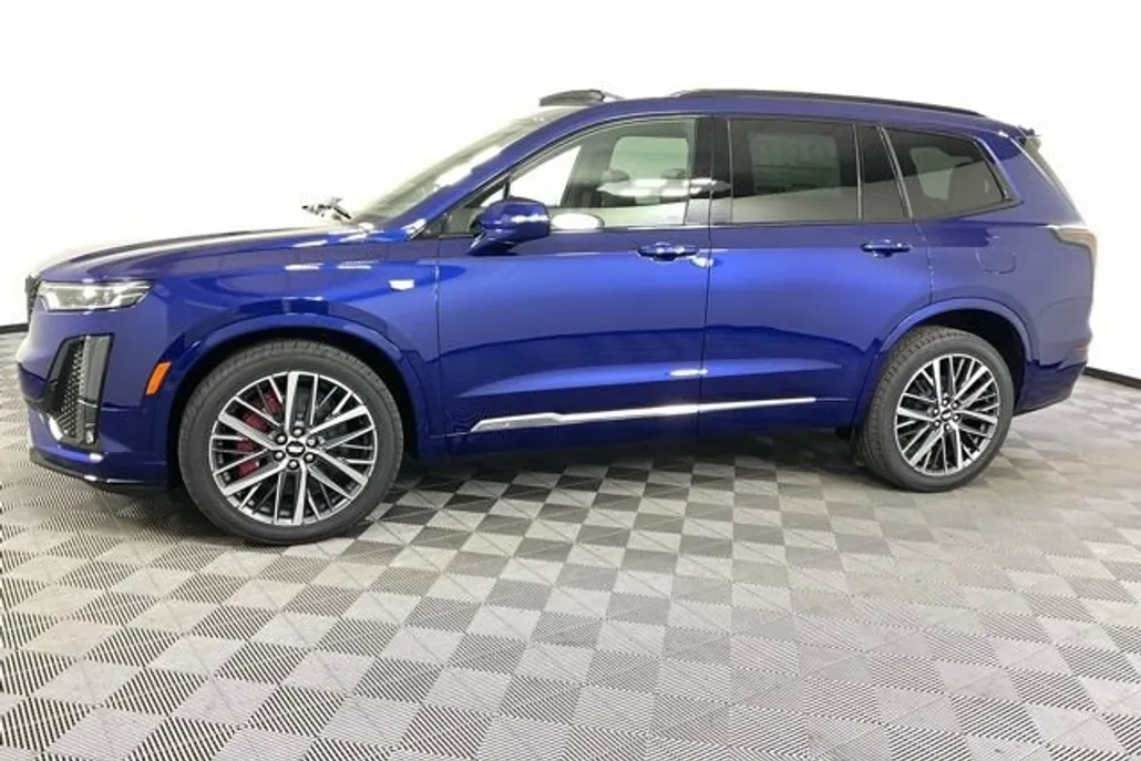 2025 Cadillac XT6 Sport photo 1