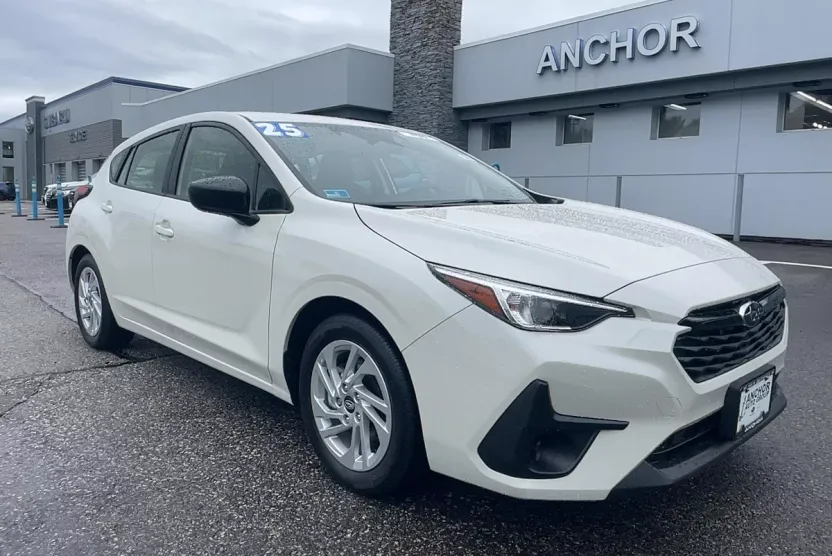 2025 Subaru Impreza 2.0i photo 1