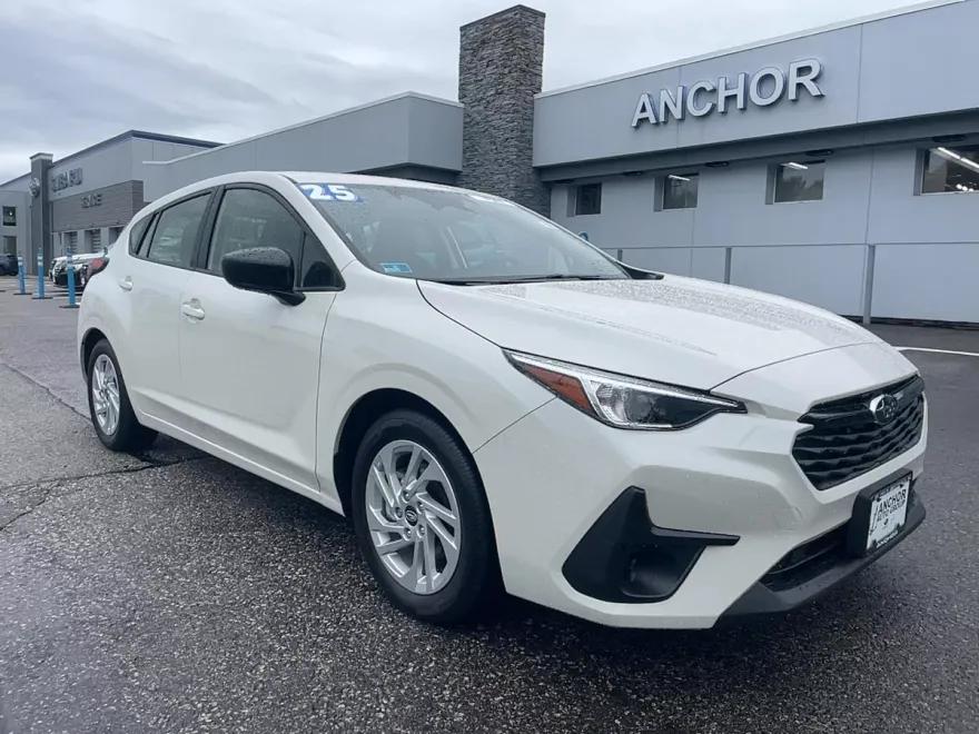 2025 Subaru Impreza 2.0i photo 1