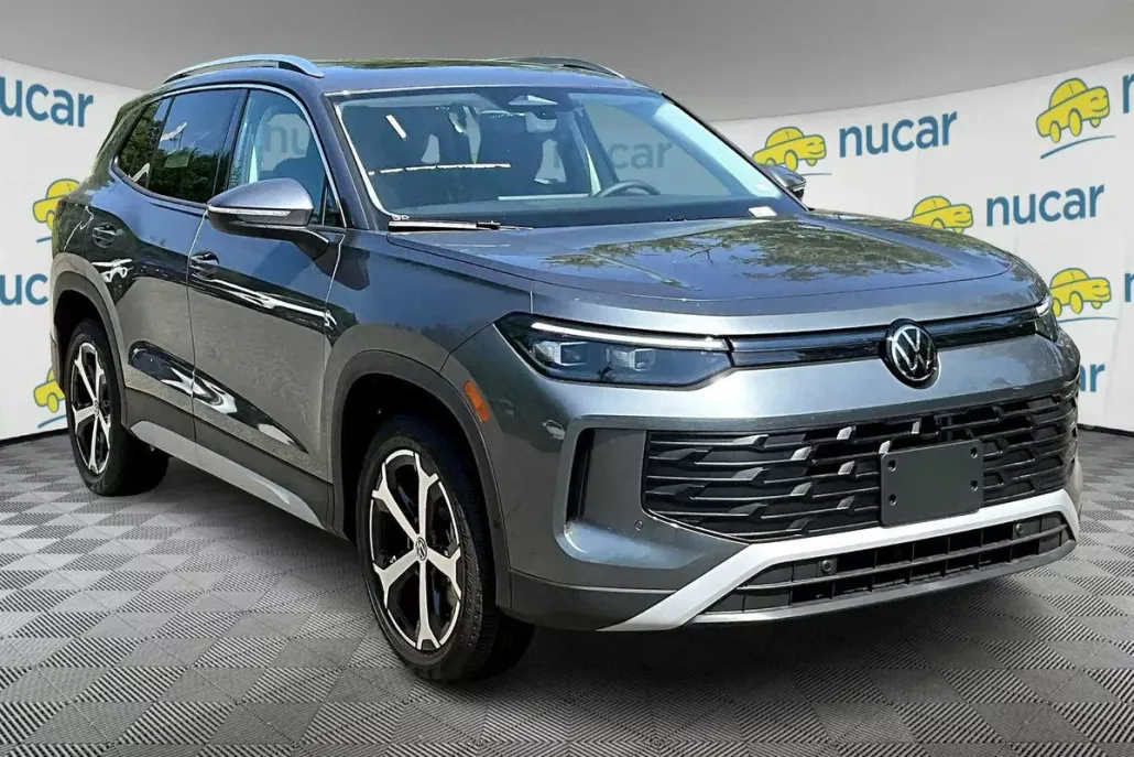 2025 Volkswagen Tiguan SE photo 1