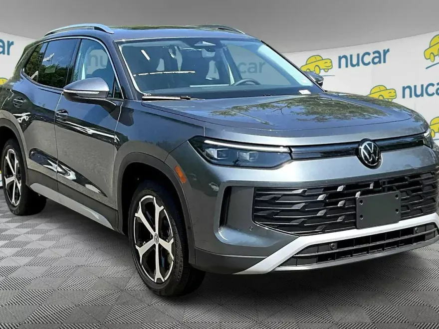 2025 Volkswagen Tiguan SE photo 1