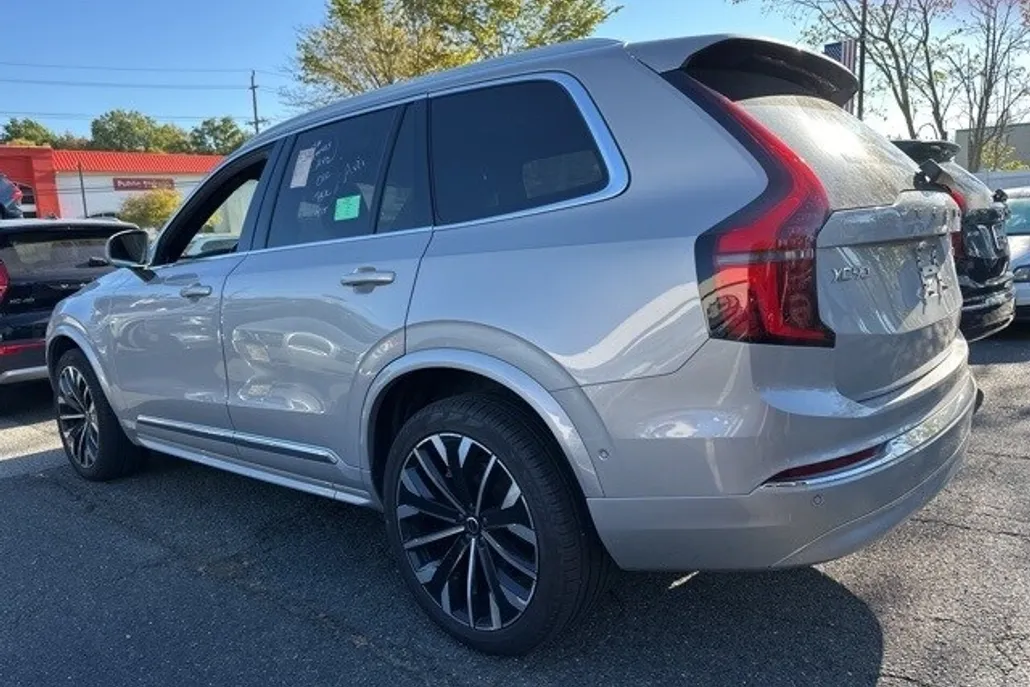 2025 Volvo XC90 Plus photo 1