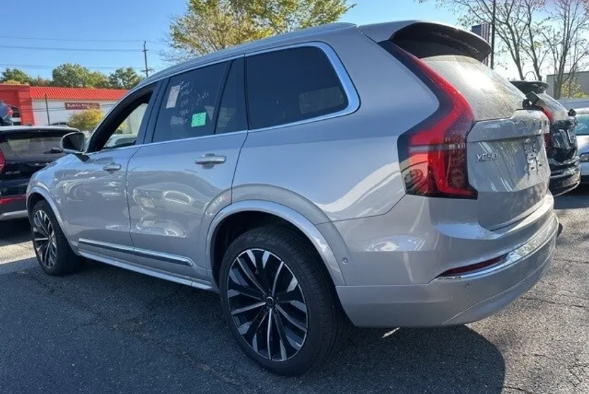 2025 Volvo XC90 Plus photo 1