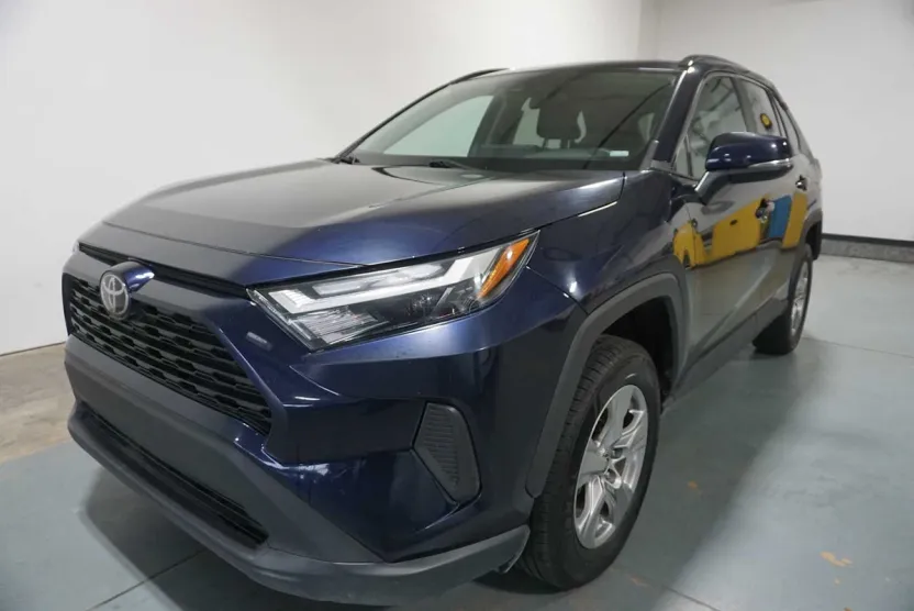 2024 Toyota RAV4 XLE photo 1