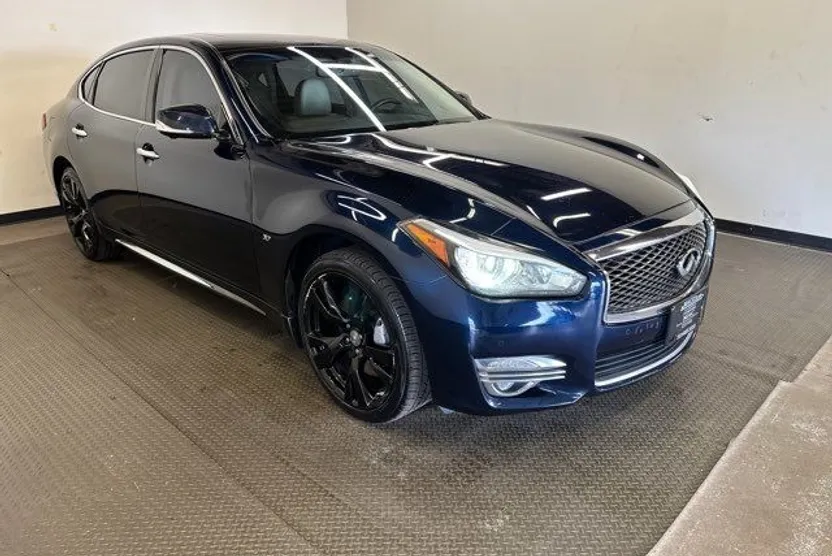 2015 Infiniti Q70L 3.7 photo 1