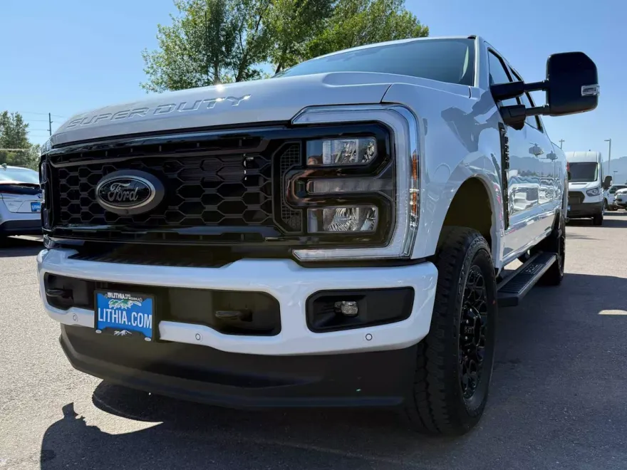 2026 Ford F-250 Lariat photo 1