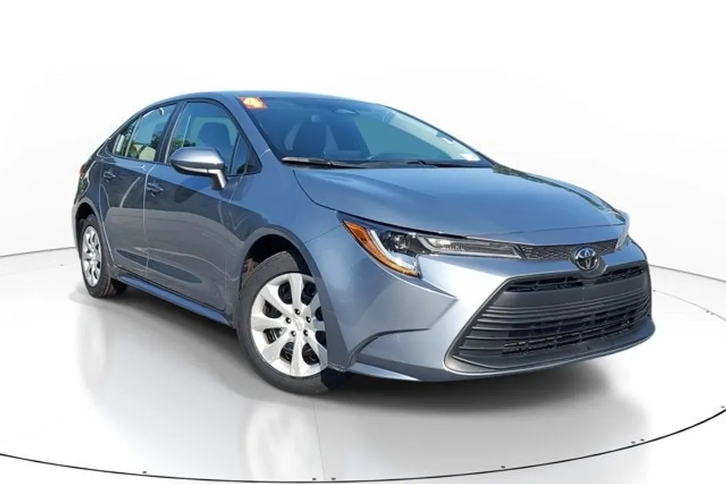 2024 Toyota Corolla LE photo 1