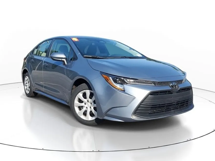 2024 Toyota Corolla LE photo 1