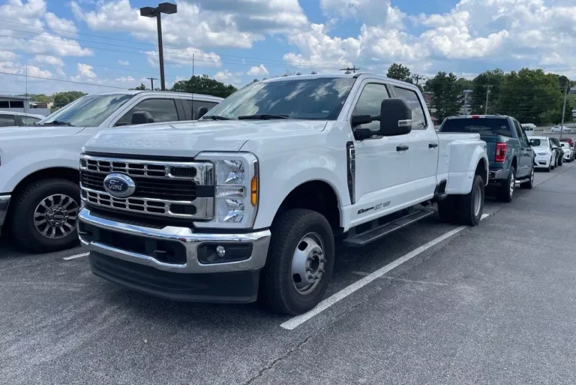 2024 Ford F-350 XLT photo 1