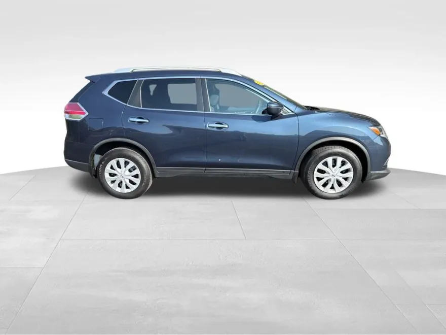 2016 Nissan Rogue S photo 2