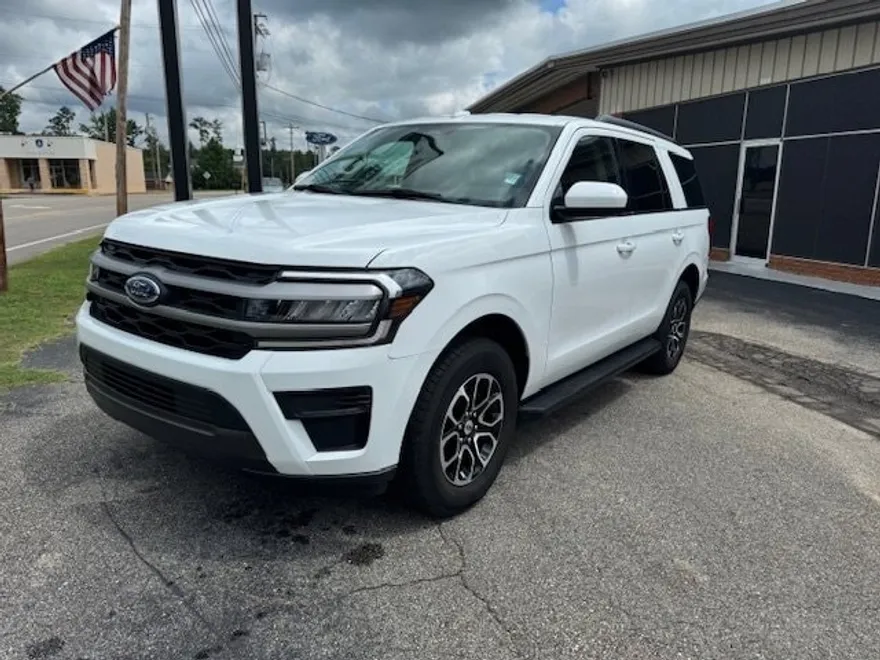 2024 Ford Expedition XLT photo 1