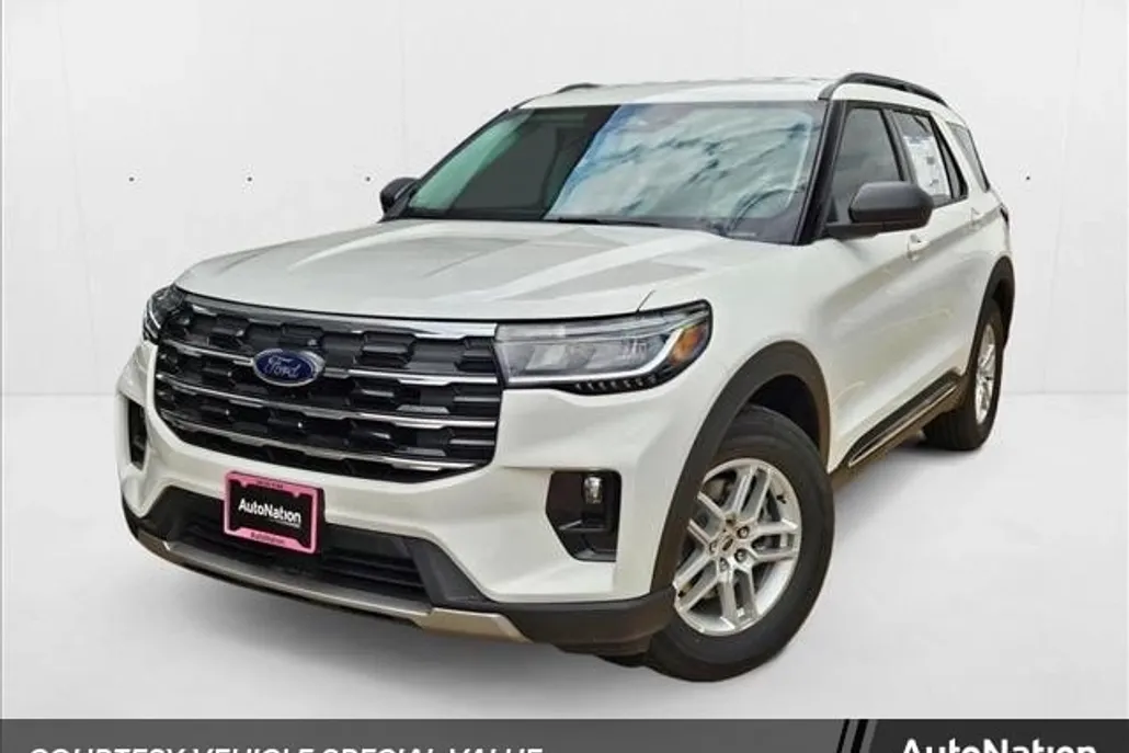 2025 Ford Explorer photo 1
