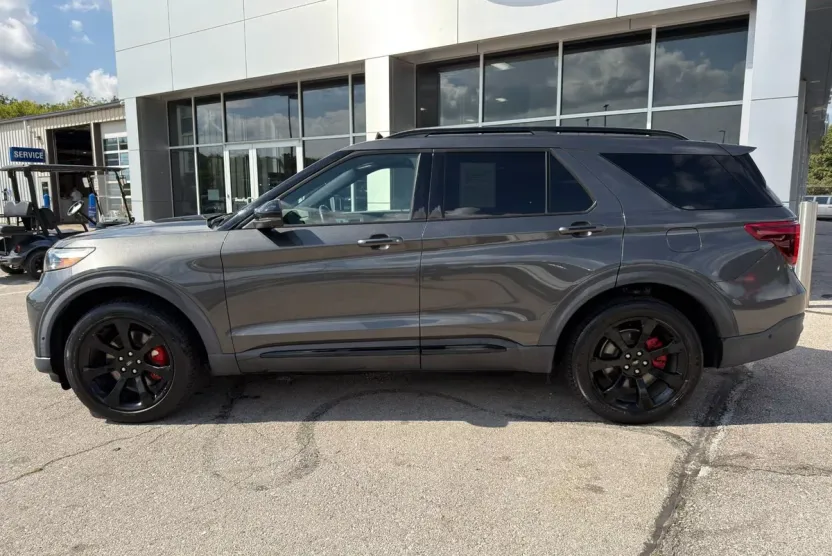 2020 Ford Explorer ST photo 1