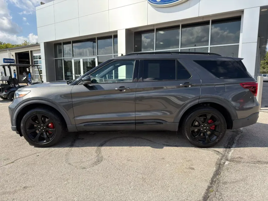 2020 Ford Explorer ST photo 1