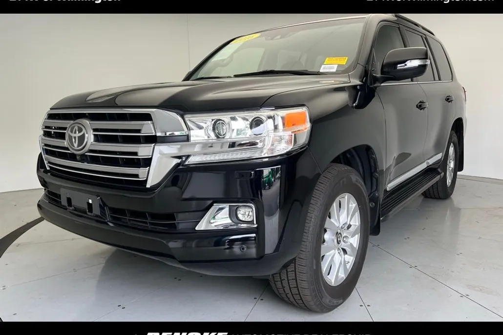 2016 Toyota Land Cruiser Base photo 1