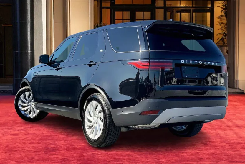 2025 Land Rover Discovery S photo 1