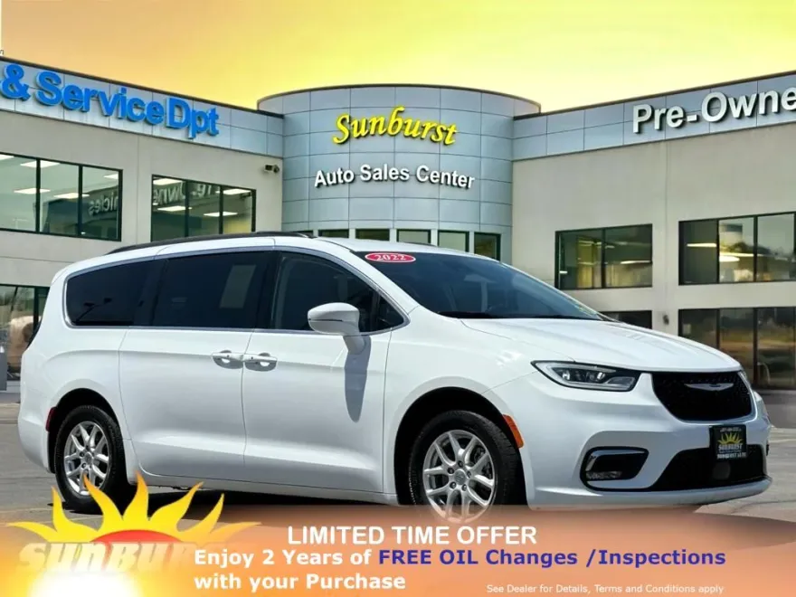 2022 Chrysler Pacifica Touring L photo 1
