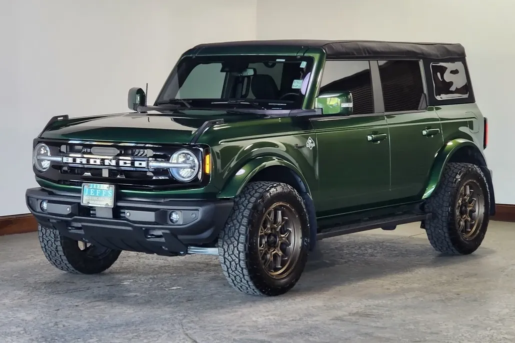 2023 Ford Bronco Outer Banks photo 1