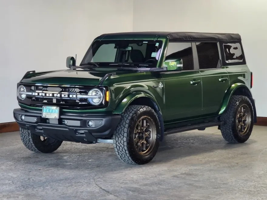 2023 Ford Bronco Outer Banks photo 1