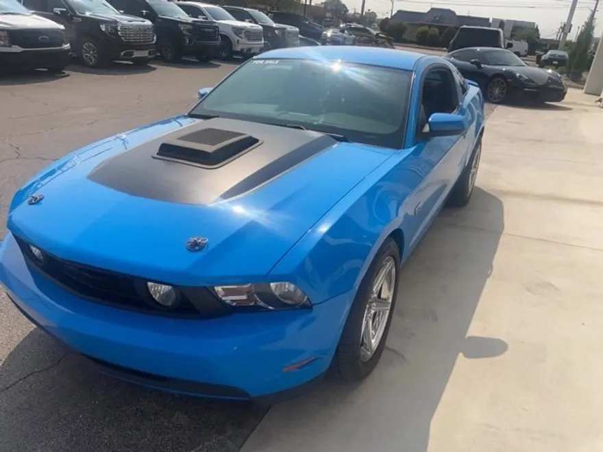 2010 Ford Mustang GT photo 1