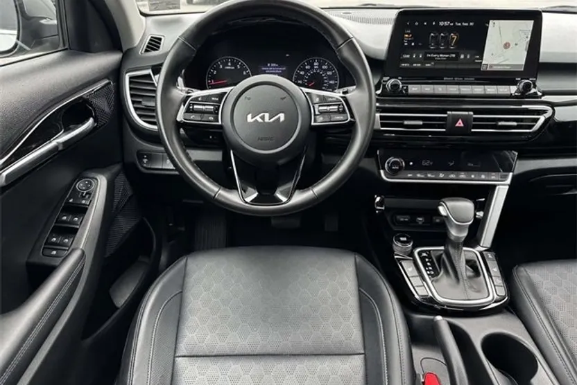 2022 Kia Seltos EX photo 1