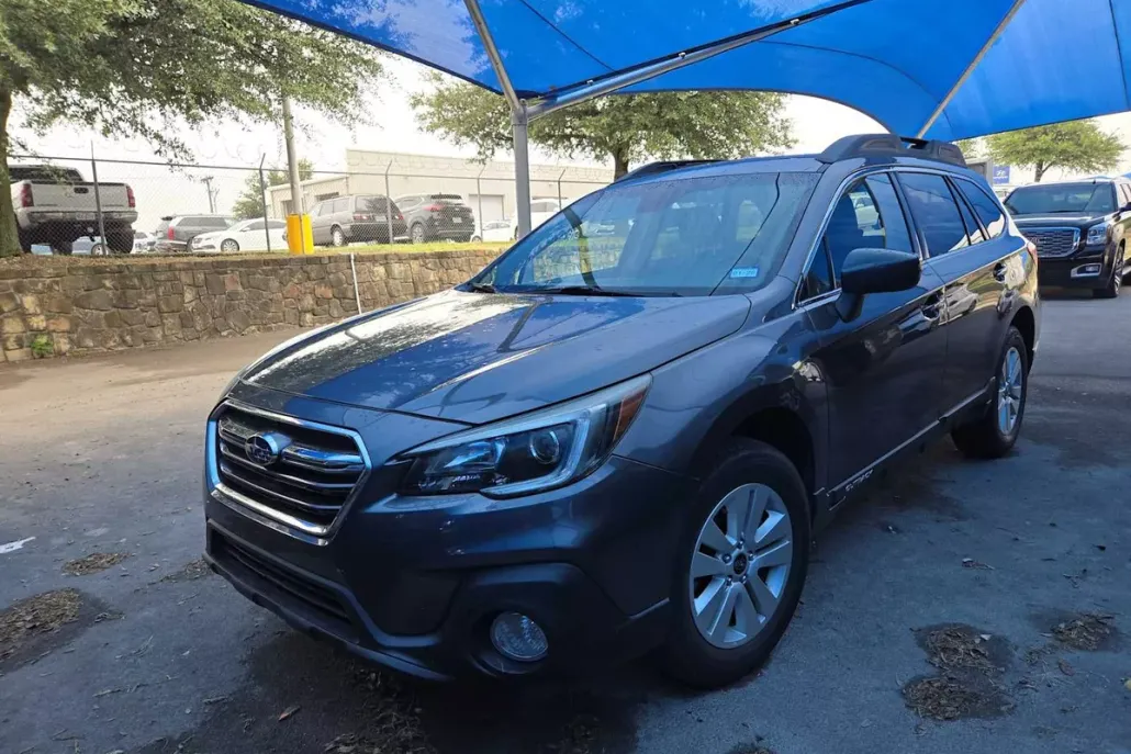 2019 Subaru Outback Premium photo 1