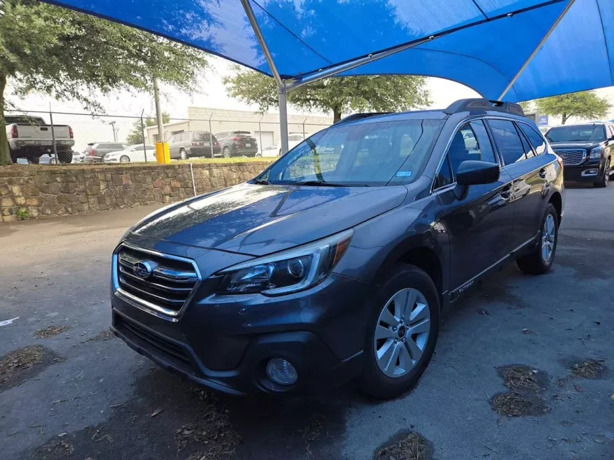 2019 Subaru Outback Premium photo 1