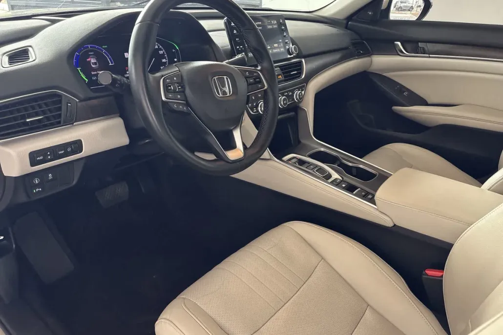 2019 Honda Accord Hybrid Touring photo 1