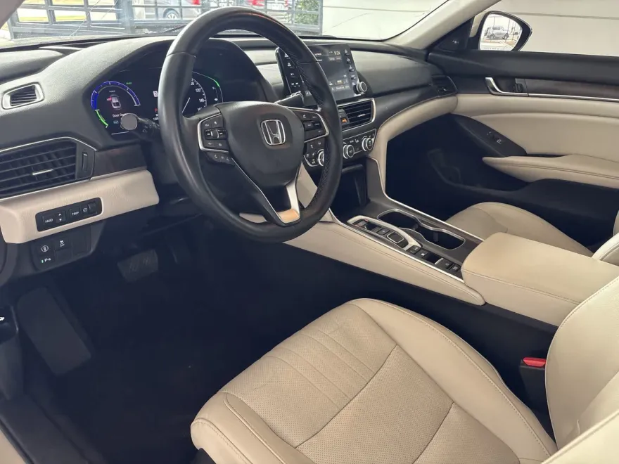 2019 Honda Accord Hybrid Touring photo 1