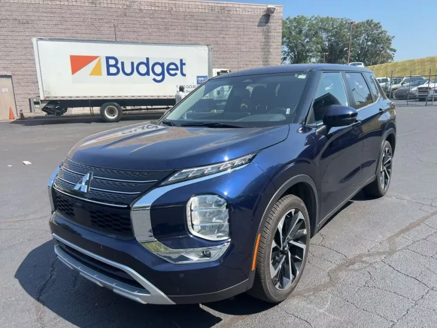 2024 Mitsubishi Outlander SE photo 1