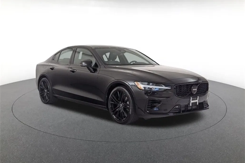 2024 Volvo S60 T8 Plus Black Edition photo 1