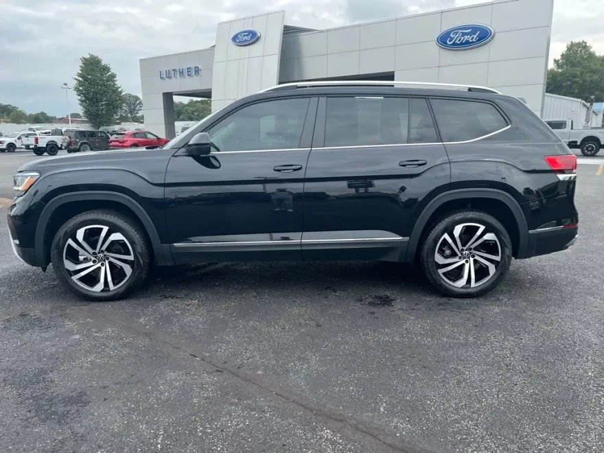 2023 Volkswagen Atlas SEL photo 1