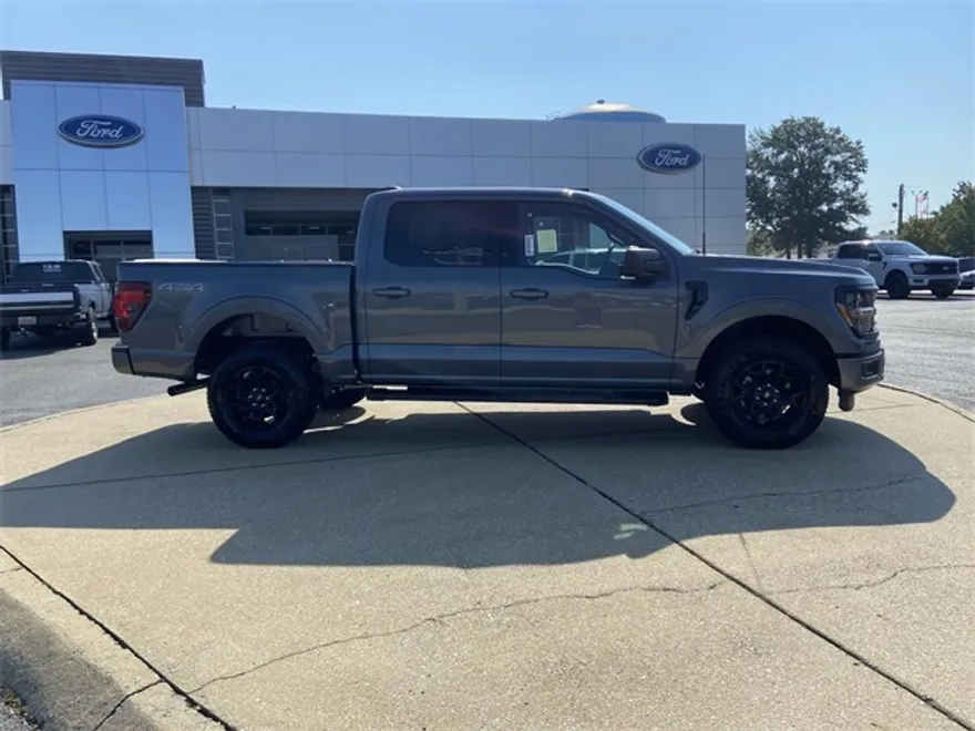2025 Ford F-150 XLT photo 1