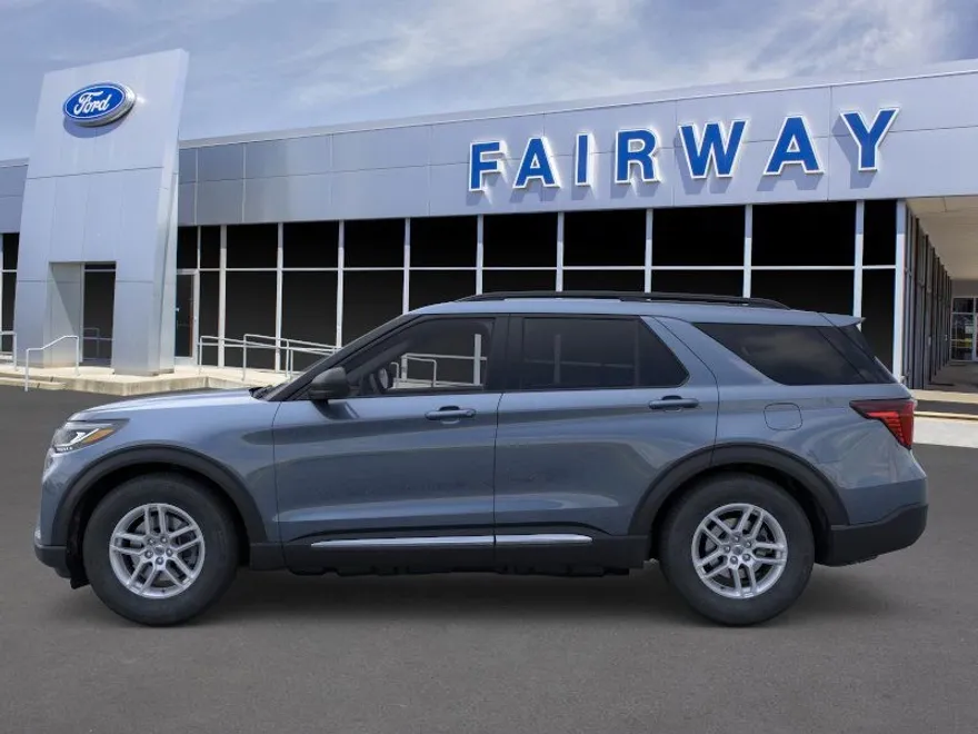 2025 Ford Explorer photo 1
