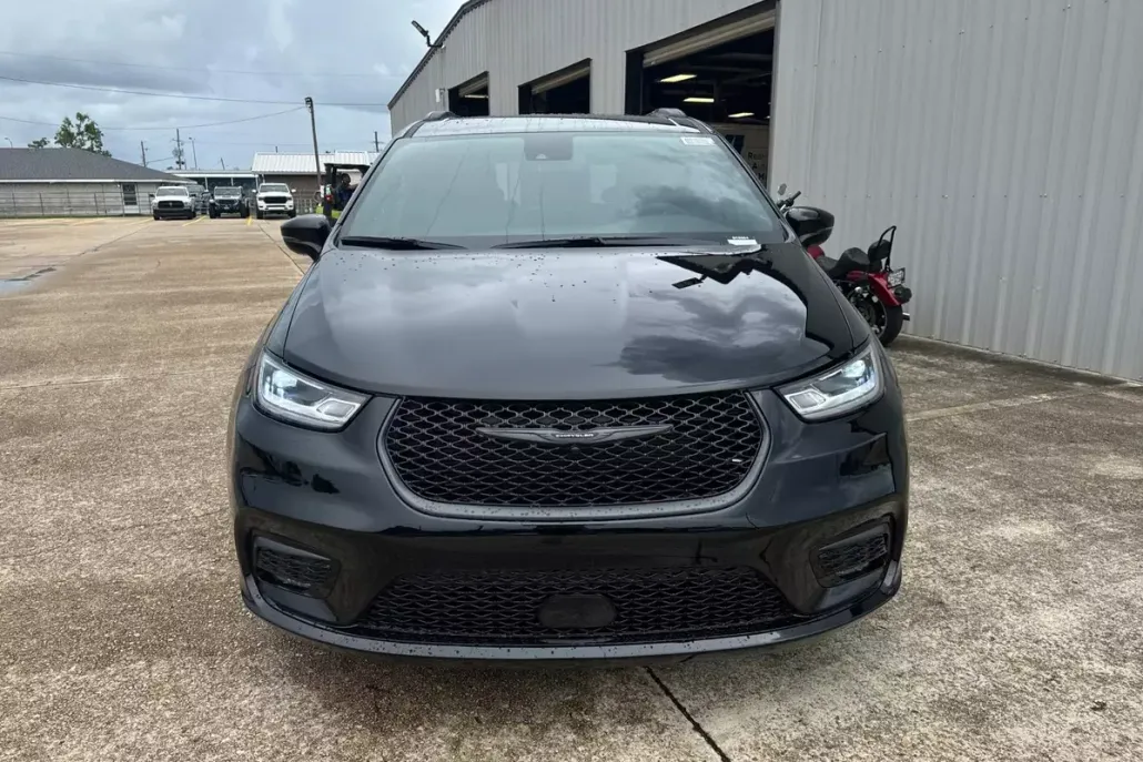2025 Chrysler Pacifica photo 1