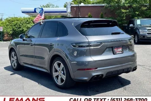 2021 Porsche Cayenne GTS photo 3