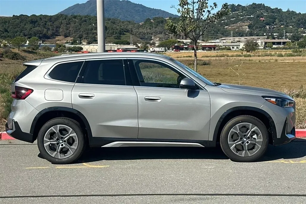 2025 Bmw X1 XDrive28i photo 1