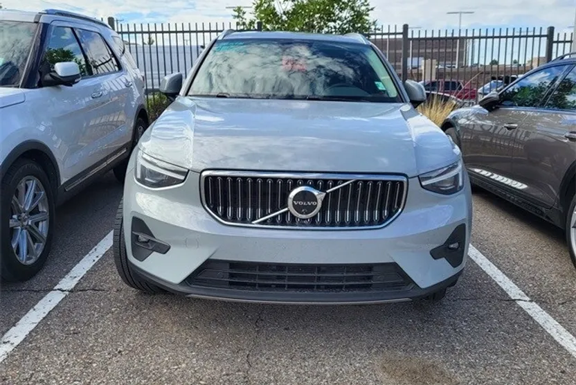 2024 Volvo XC40 Ultimate photo 1